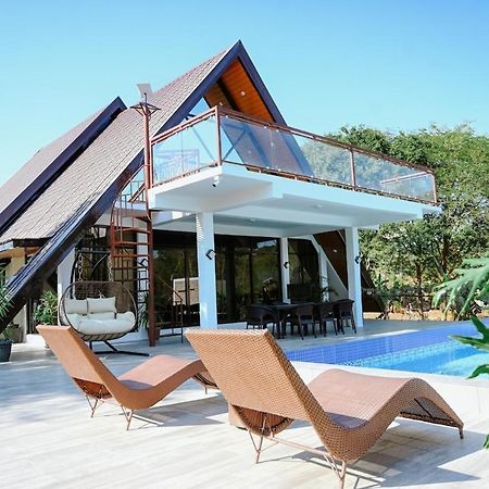 Redwood Cabin Bolinao Екстериор снимка