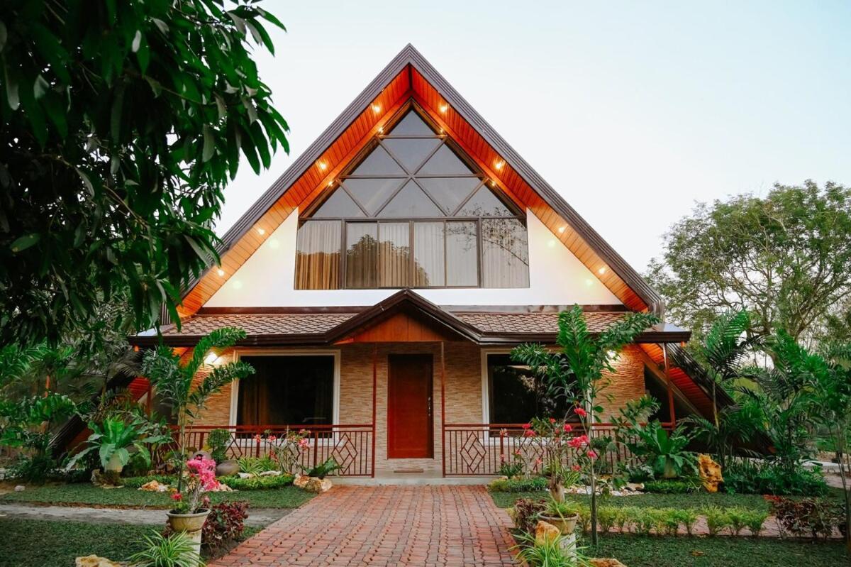 Redwood Cabin Bolinao Екстериор снимка