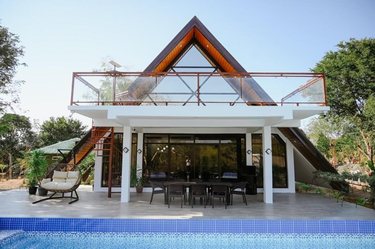 Redwood Cabin Bolinao Екстериор снимка
