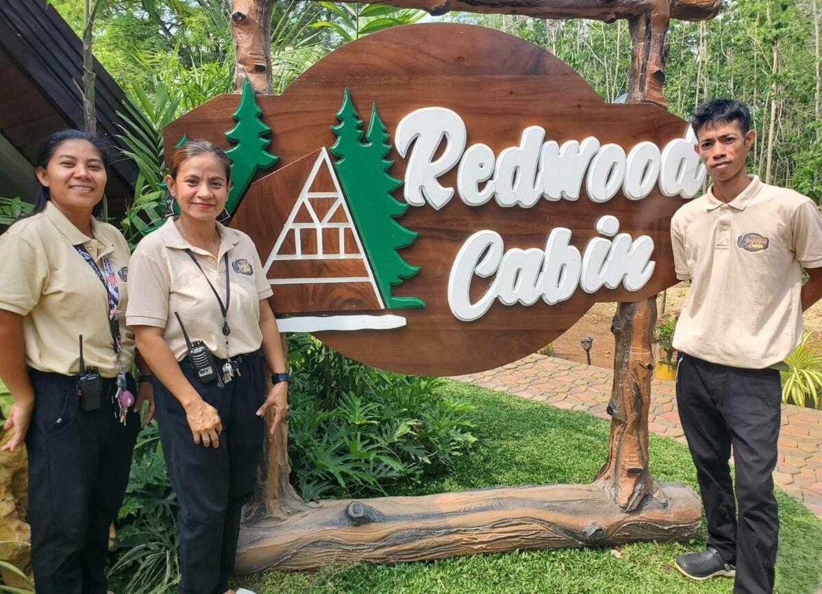 Redwood Cabin Bolinao Екстериор снимка
