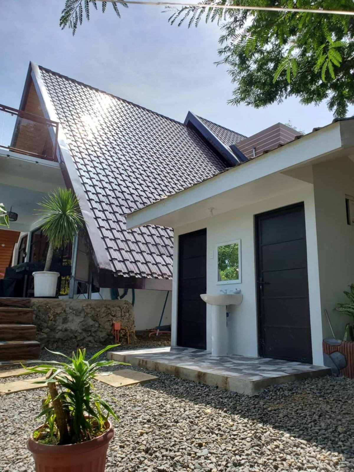 Redwood Cabin Bolinao Екстериор снимка