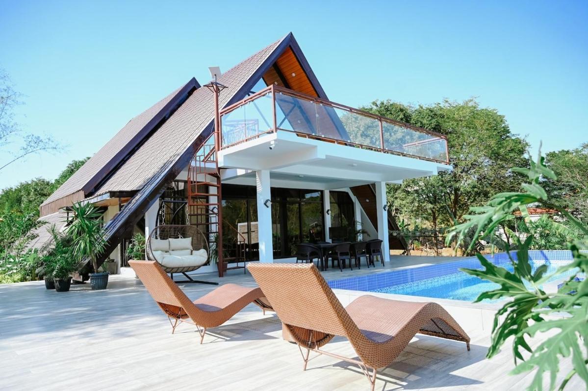 Redwood Cabin Bolinao Екстериор снимка